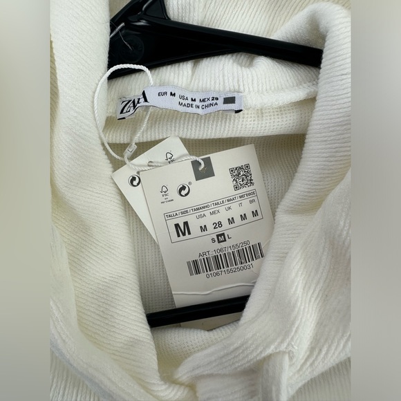 Zara off white long sleeve pullover with hood. NWT. Size M - Picture 2 of 5